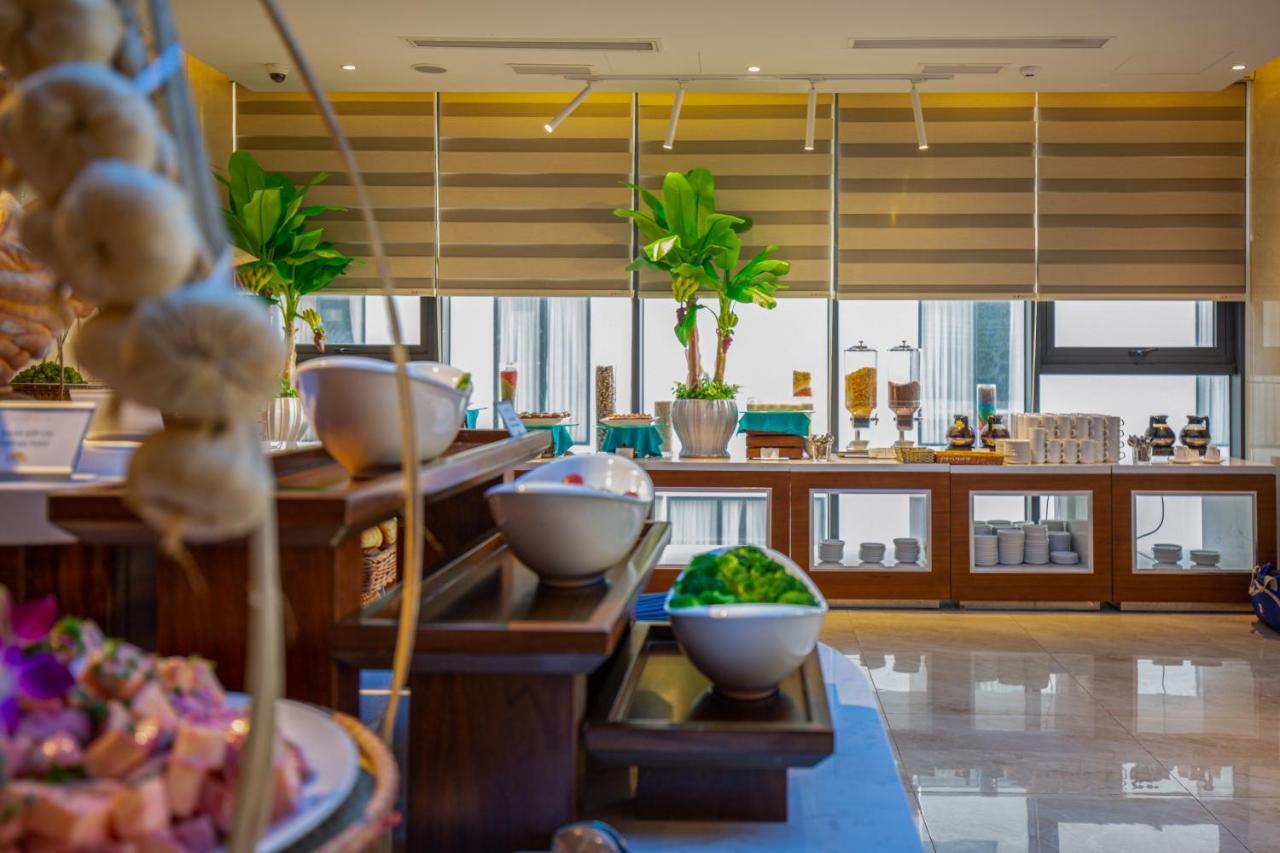 แม็กซิมิลัน ดานัง บีช โฮเต็ล Hotel ภายนอก รูปภาพ